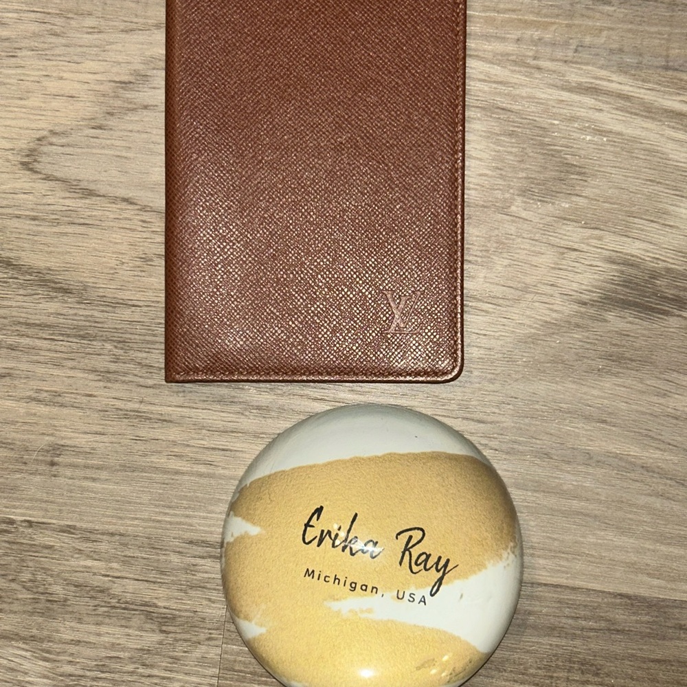 Louis Vuitton Brown Taiga Card/Photo/ID‎ Holder